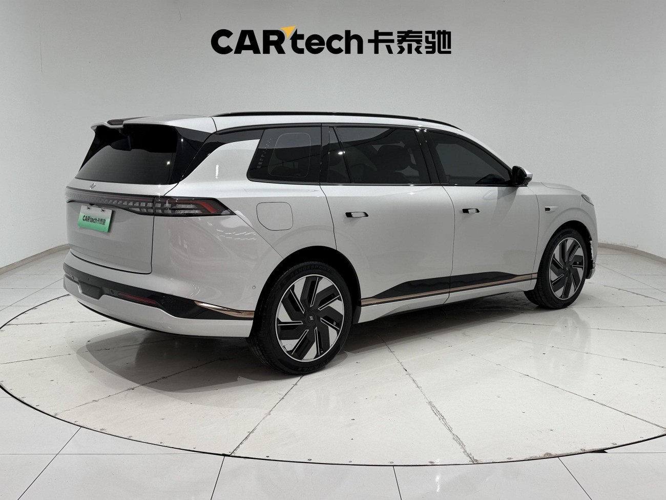 Dongfeng eπ008 2024
