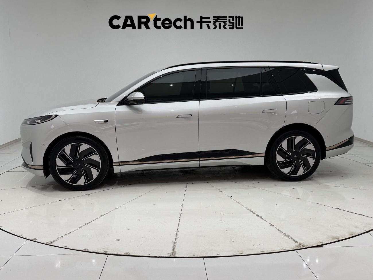 Dongfeng eπ008 2024