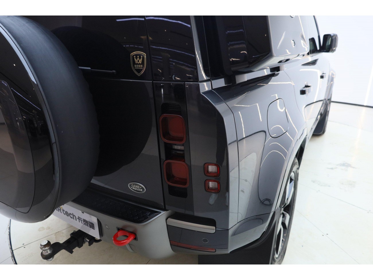 Land Rover Defender 2023