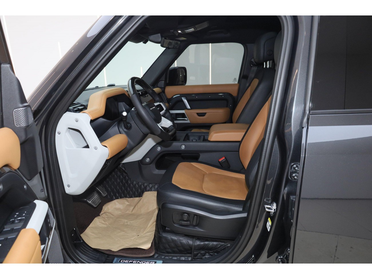 Land Rover Defender 2023