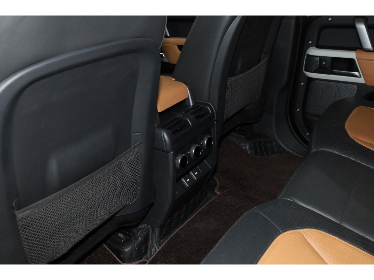 Land Rover Defender 2023