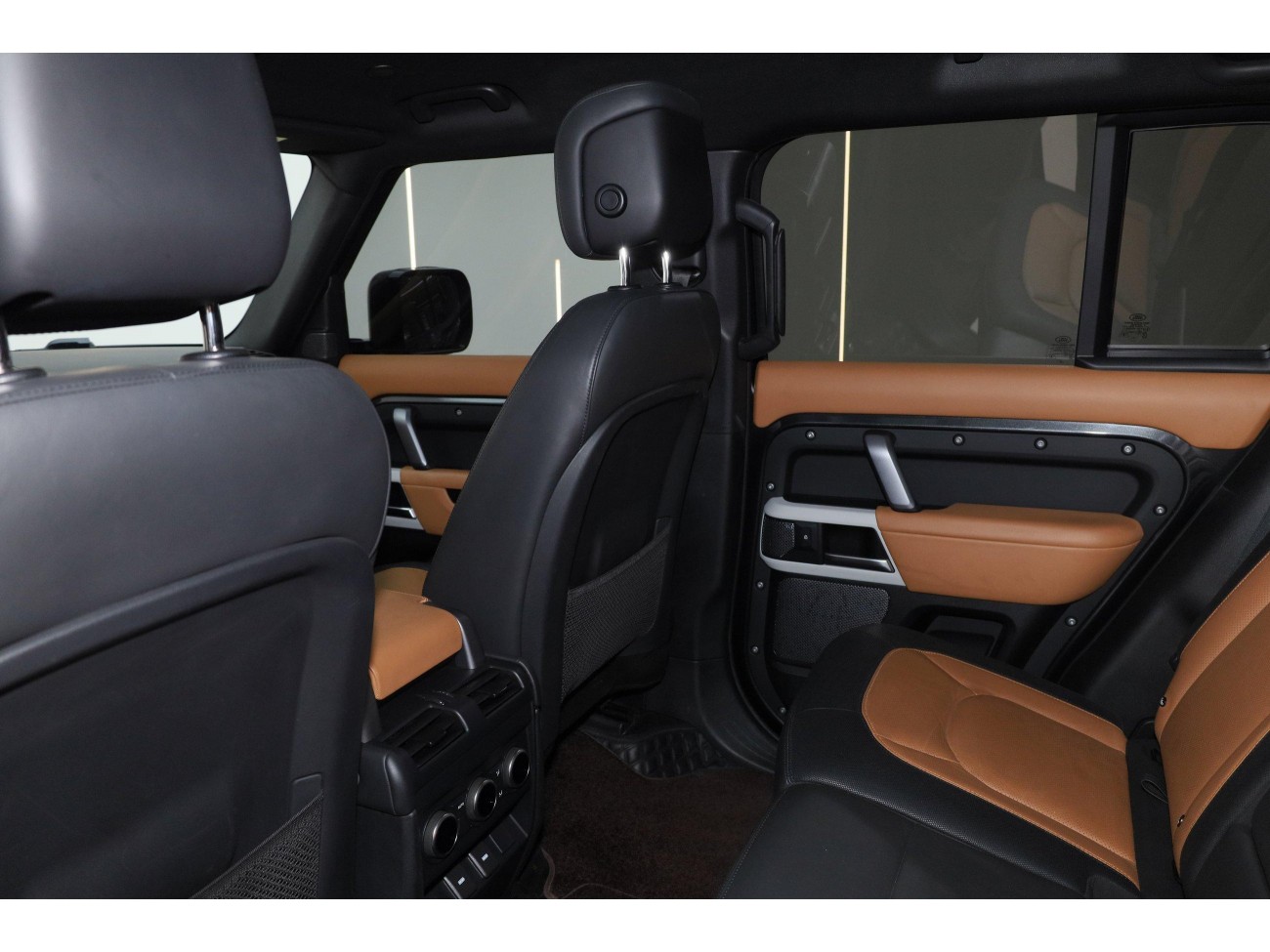 Land Rover Defender 2023
