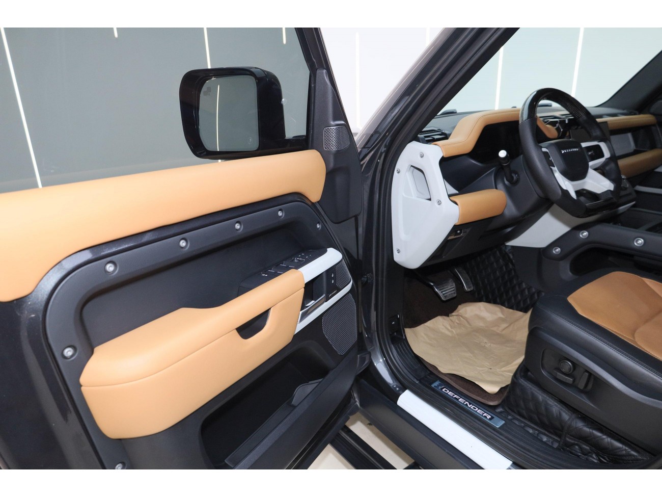 Land Rover Defender 2023