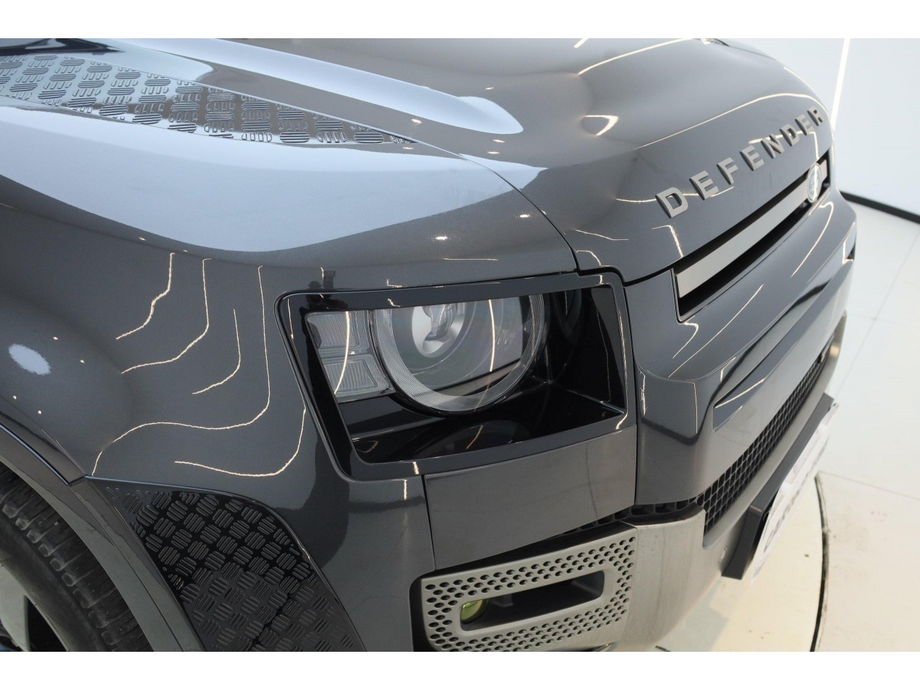 Land Rover Defender 2023