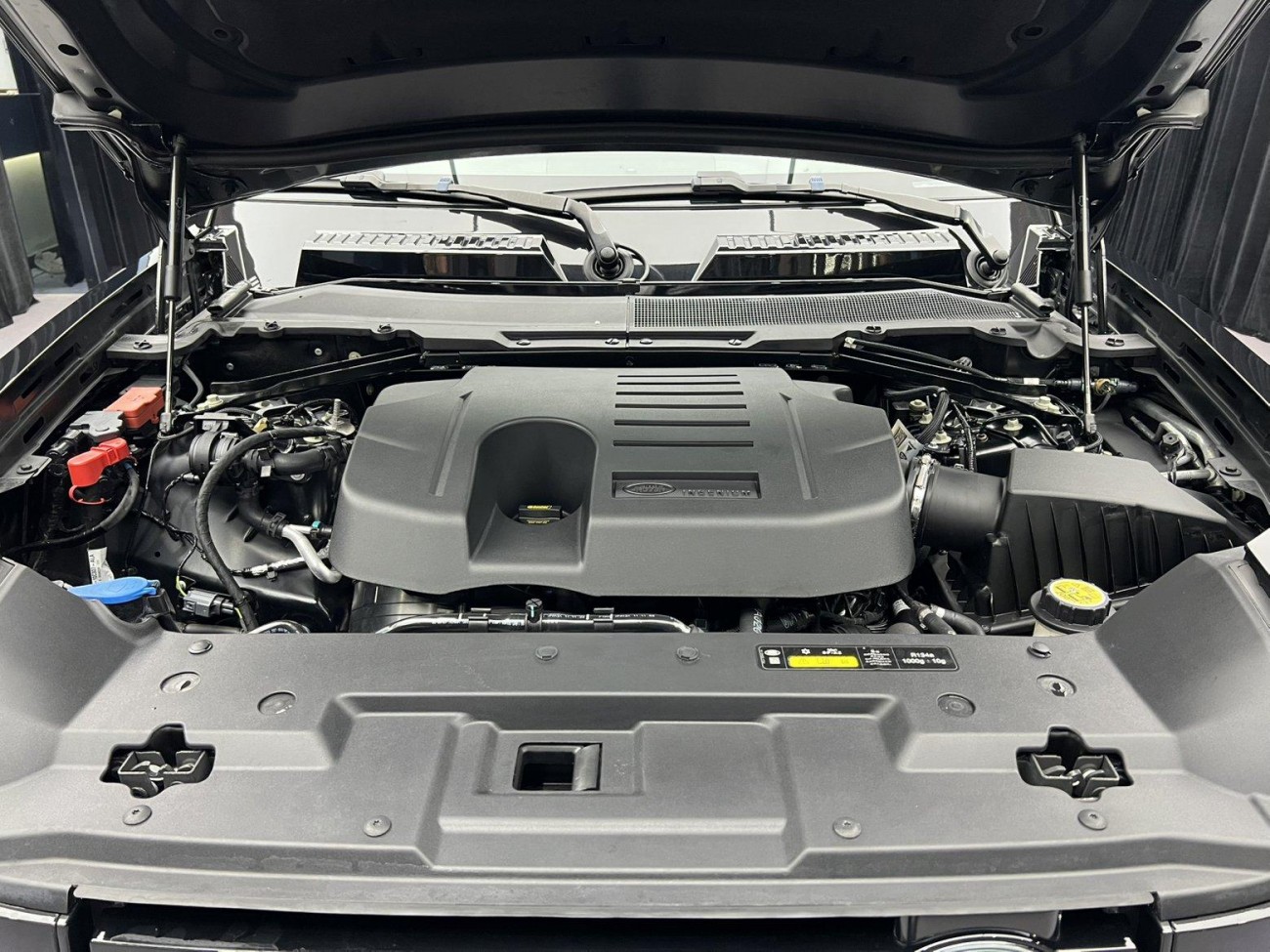 Land Rover Defender 2023