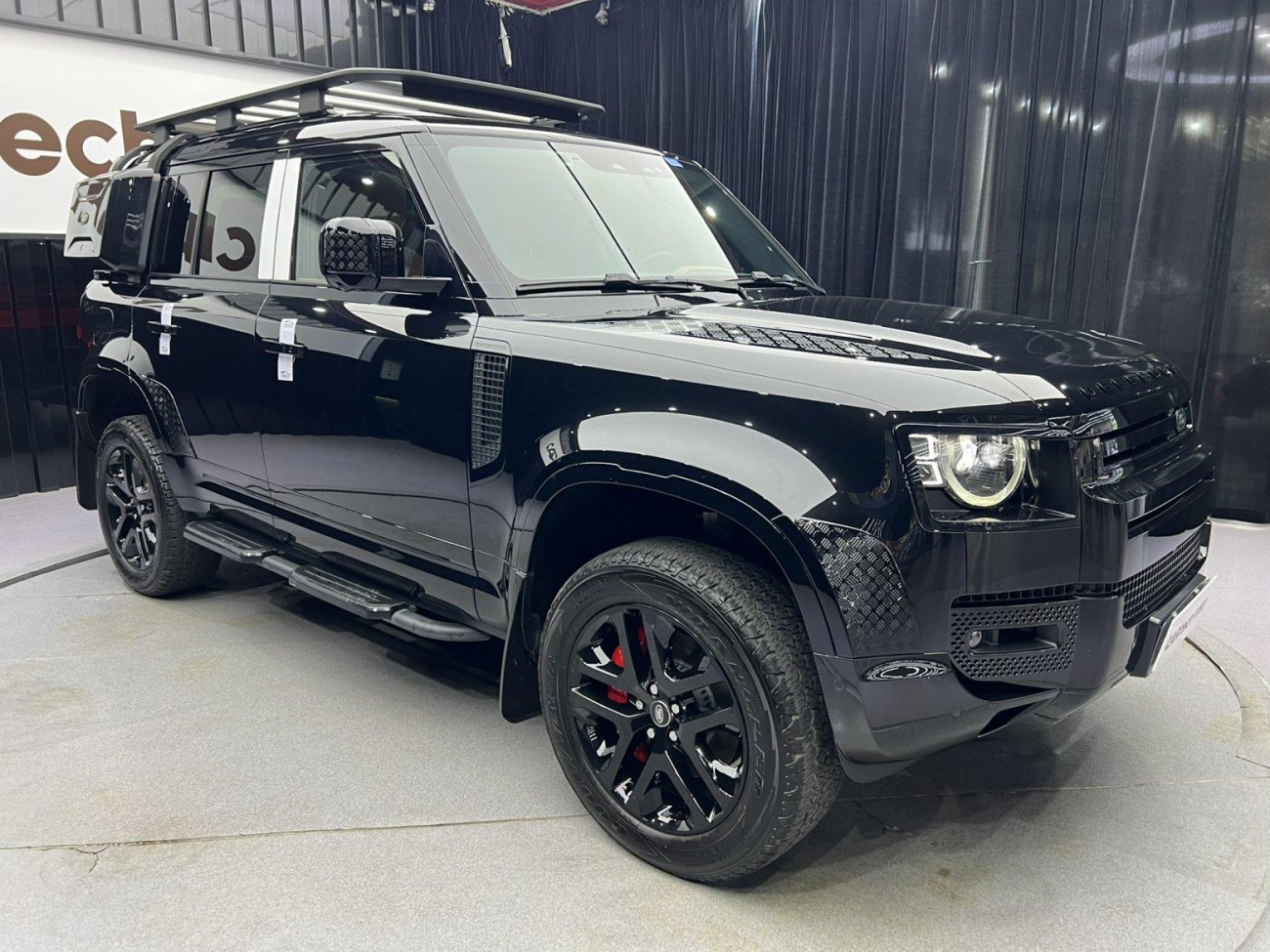 Land Rover Defender 2023
