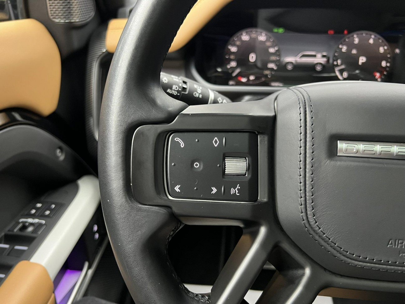 Land Rover Defender 2023