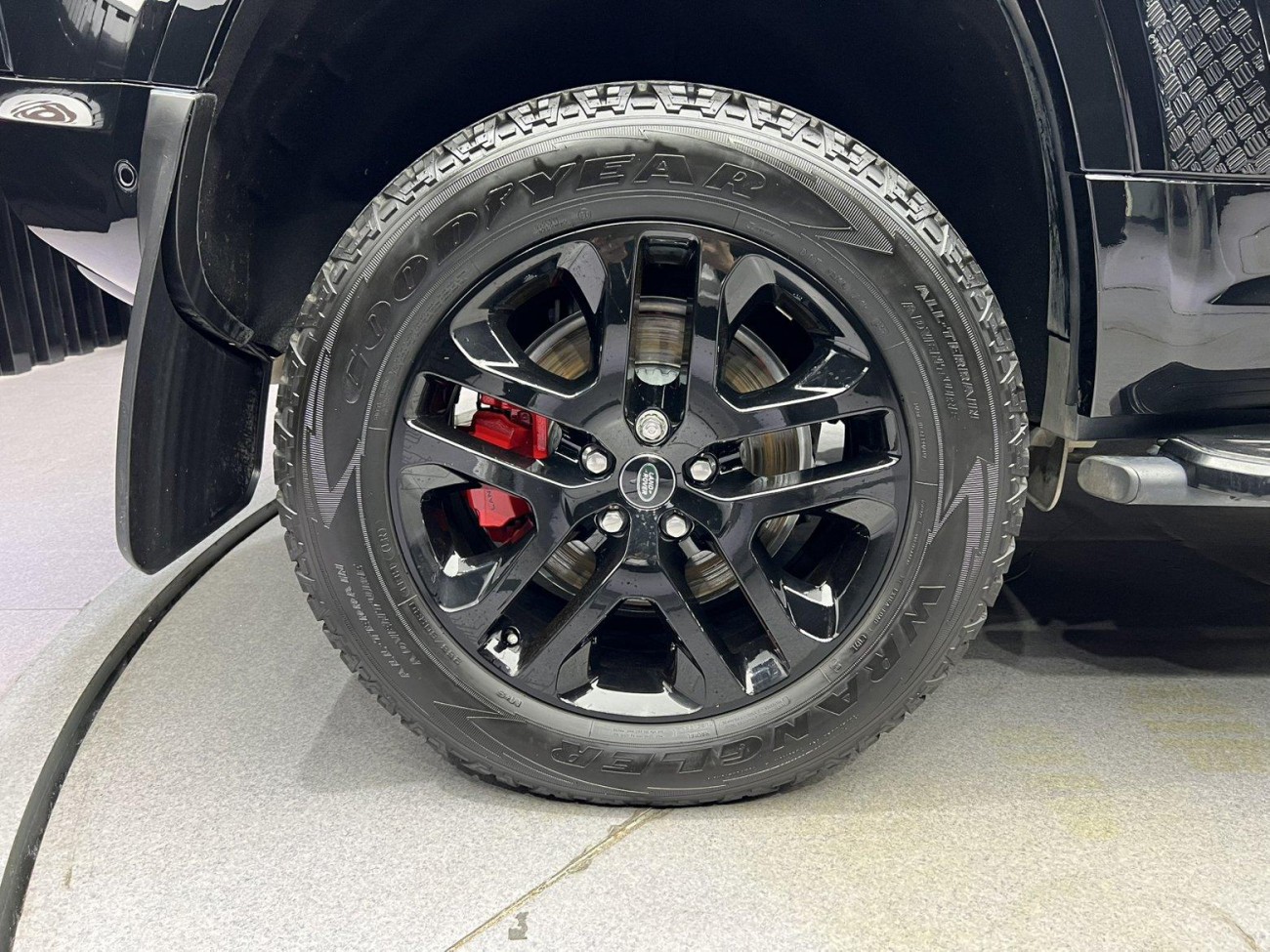 Land Rover Defender 2023