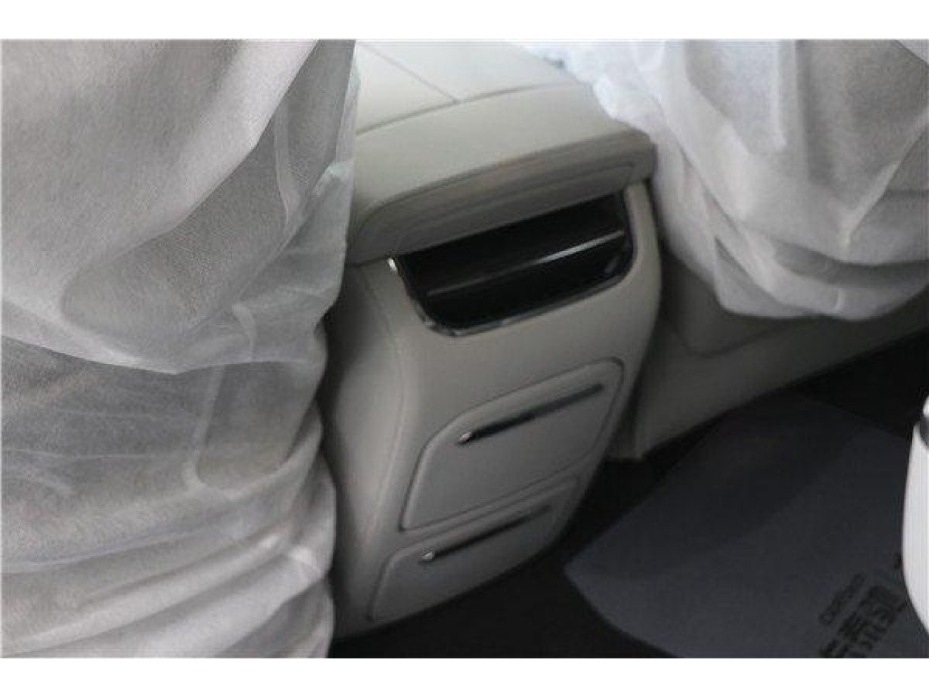 Volvo EM90 2026
