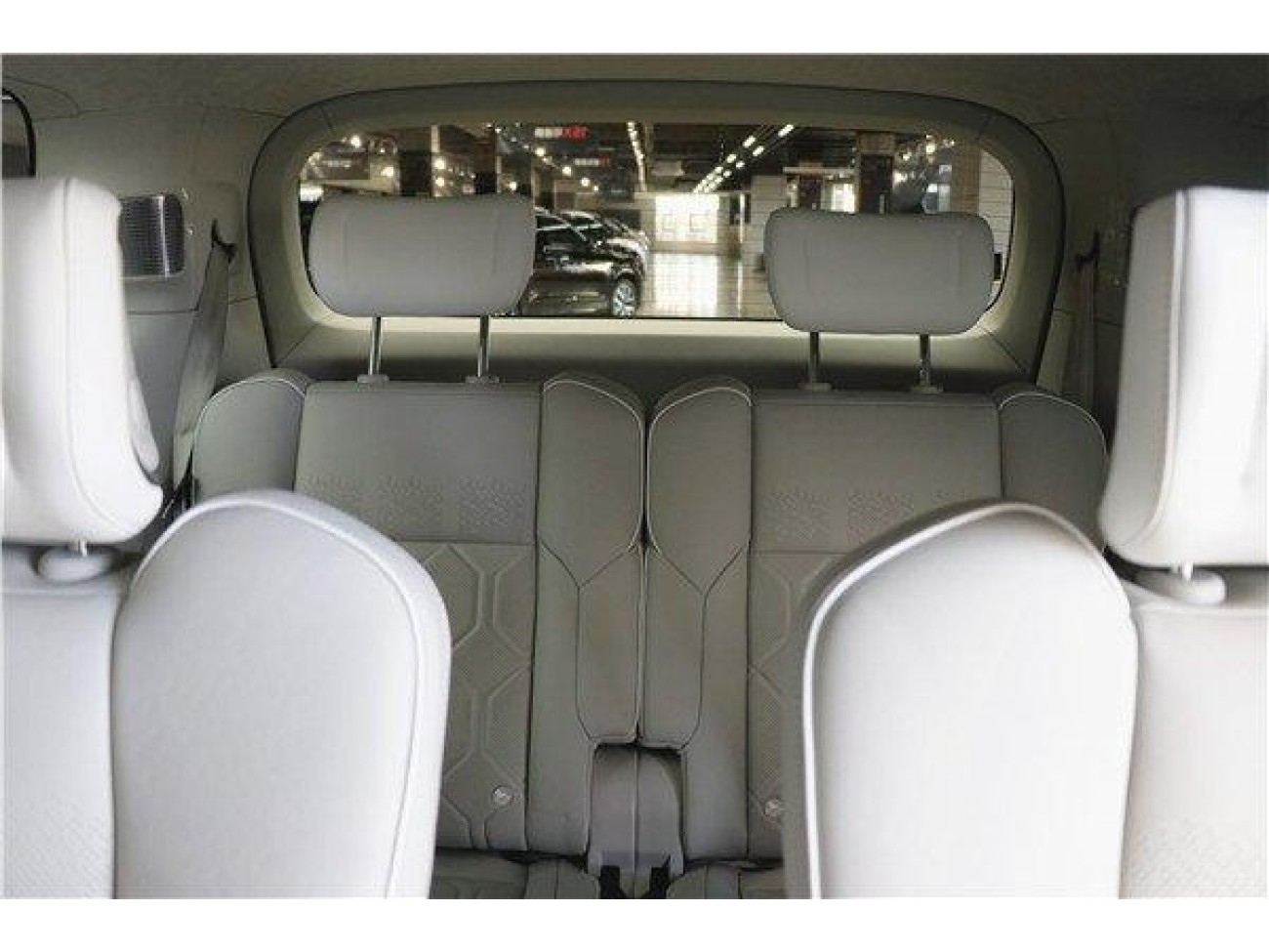 Volvo EM90 2026