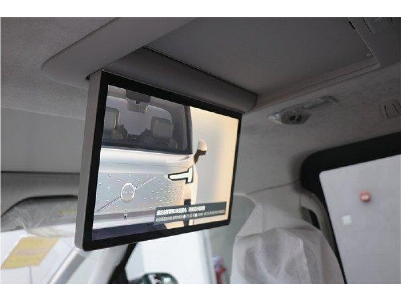 Volvo EM90 2026