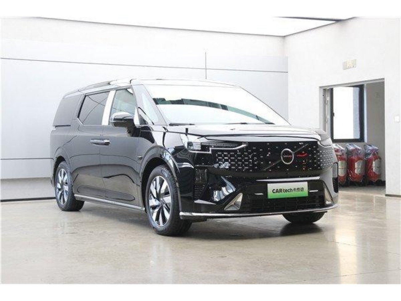Volvo EM90 2026