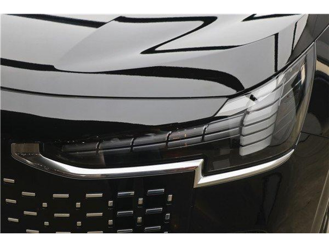 Volvo EM90 2026