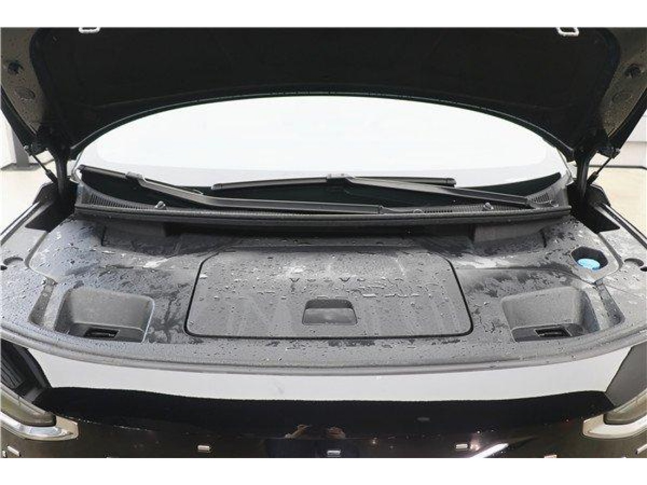 Volvo EM90 2026