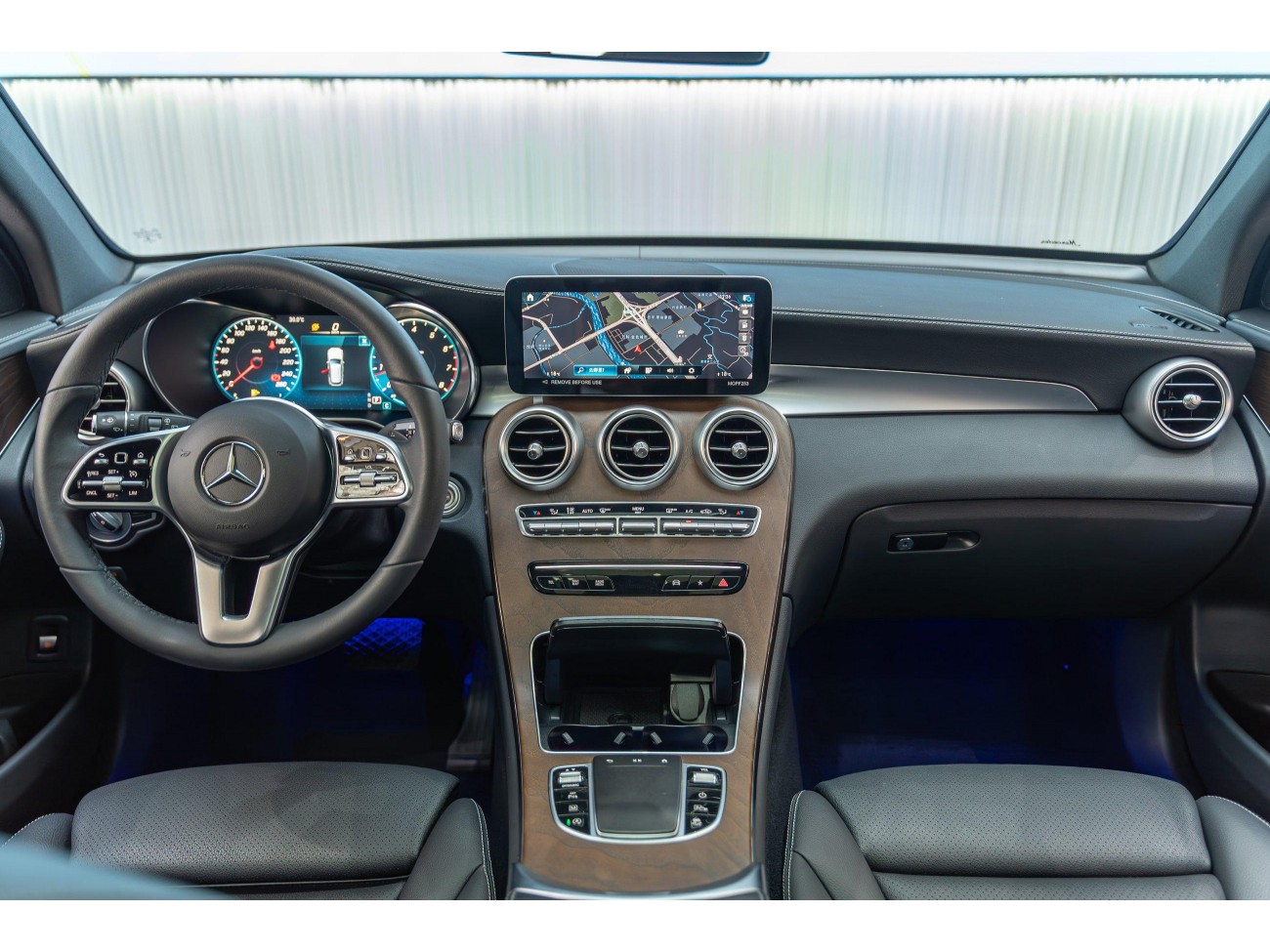 Mercedes-Benz GLC 260 L 2022