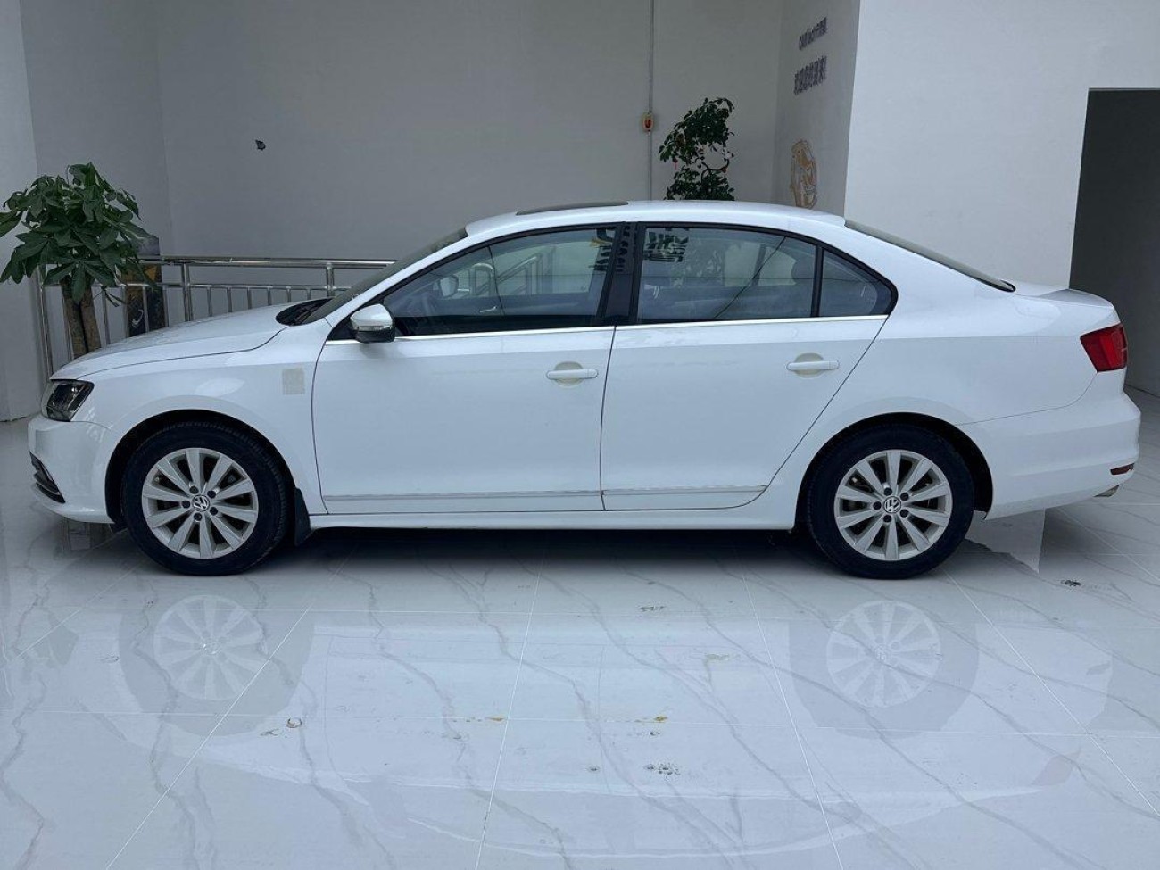 Volkswagen Sagitar 2016