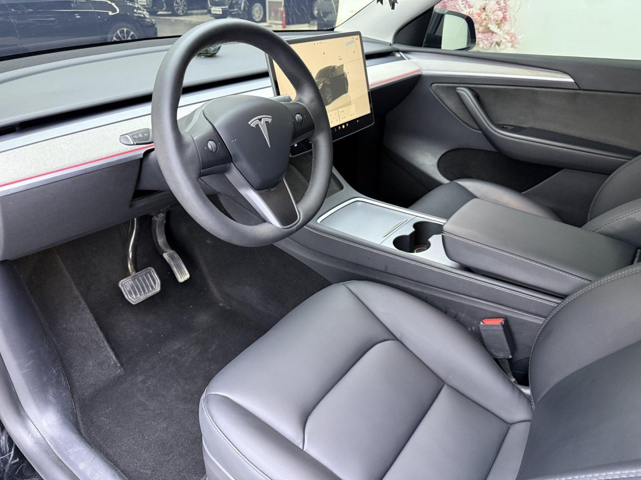 Tesla Model Y 2024