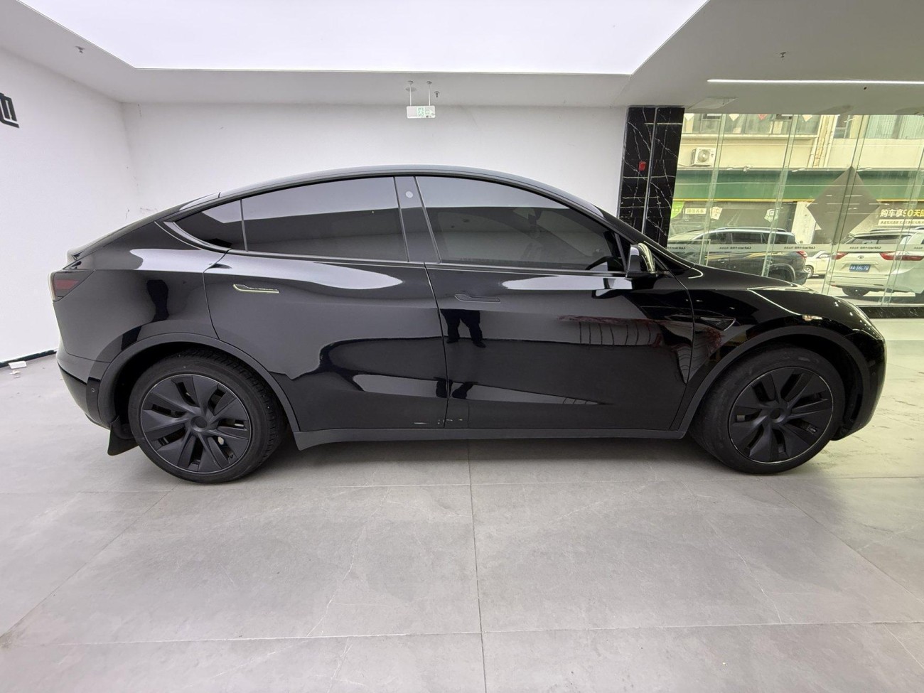 Tesla Model Y 2024