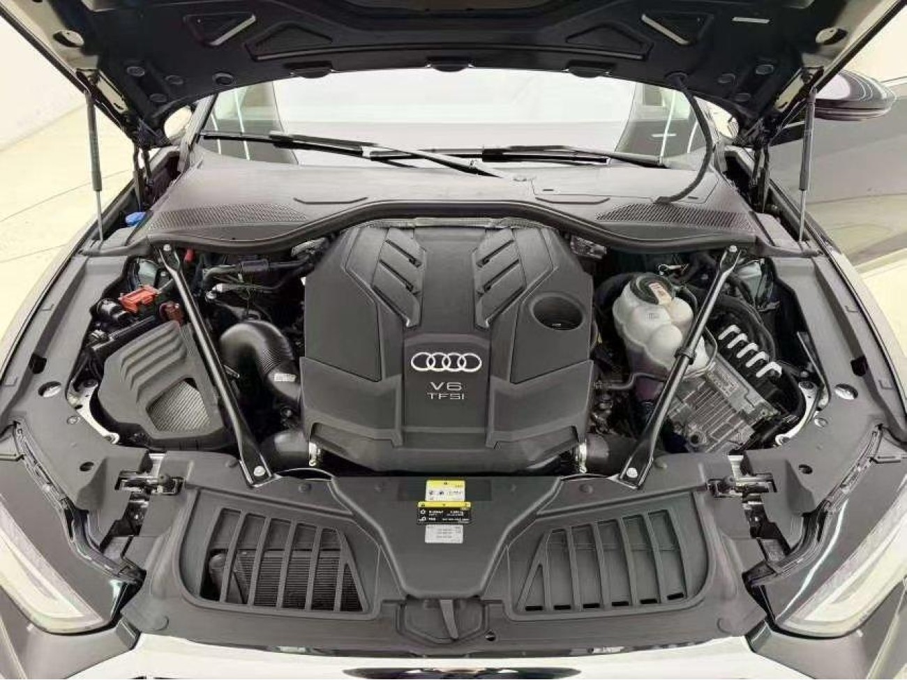 Audi A8L 50 TFSI 2024