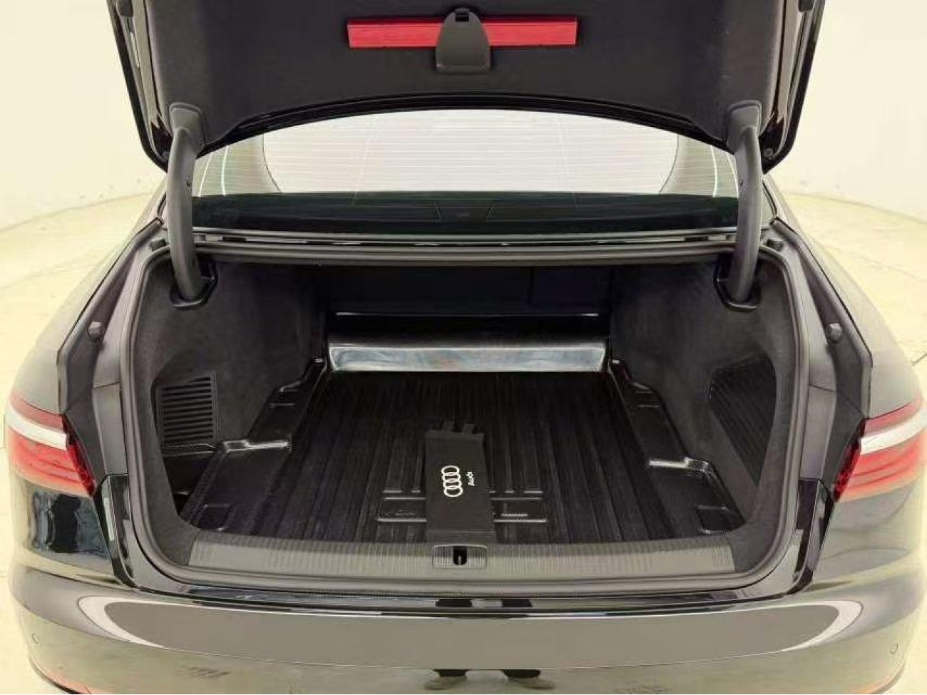Audi A8L 50 TFSI 2024