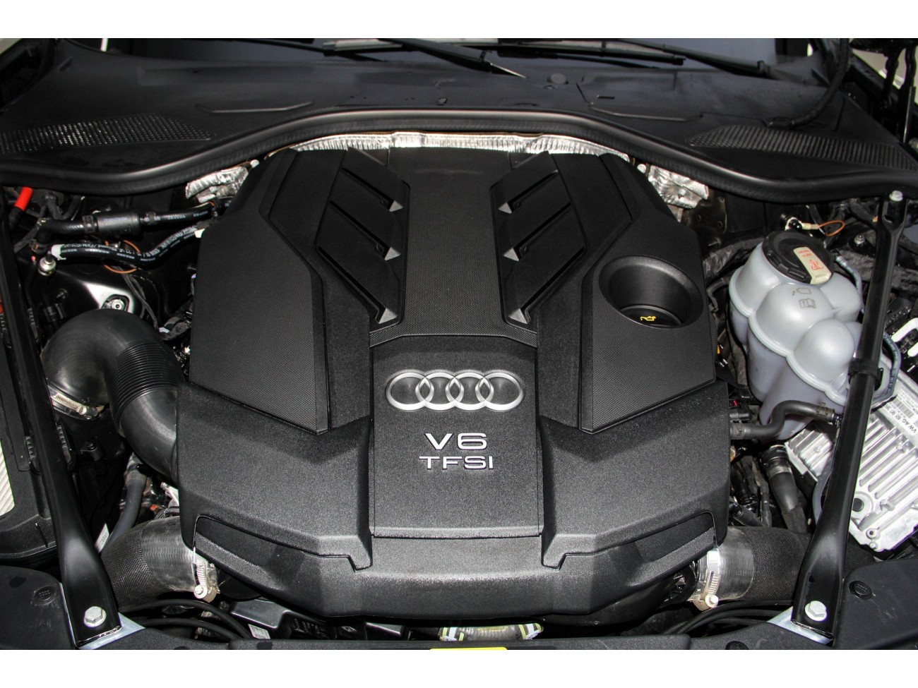 Audi A8L 50 TFSI 2023