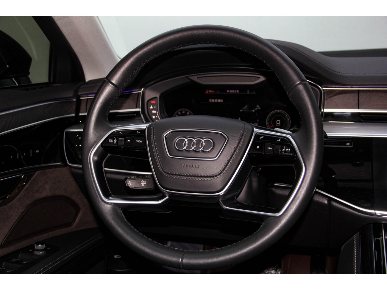 Audi A8L 50 TFSI 2023