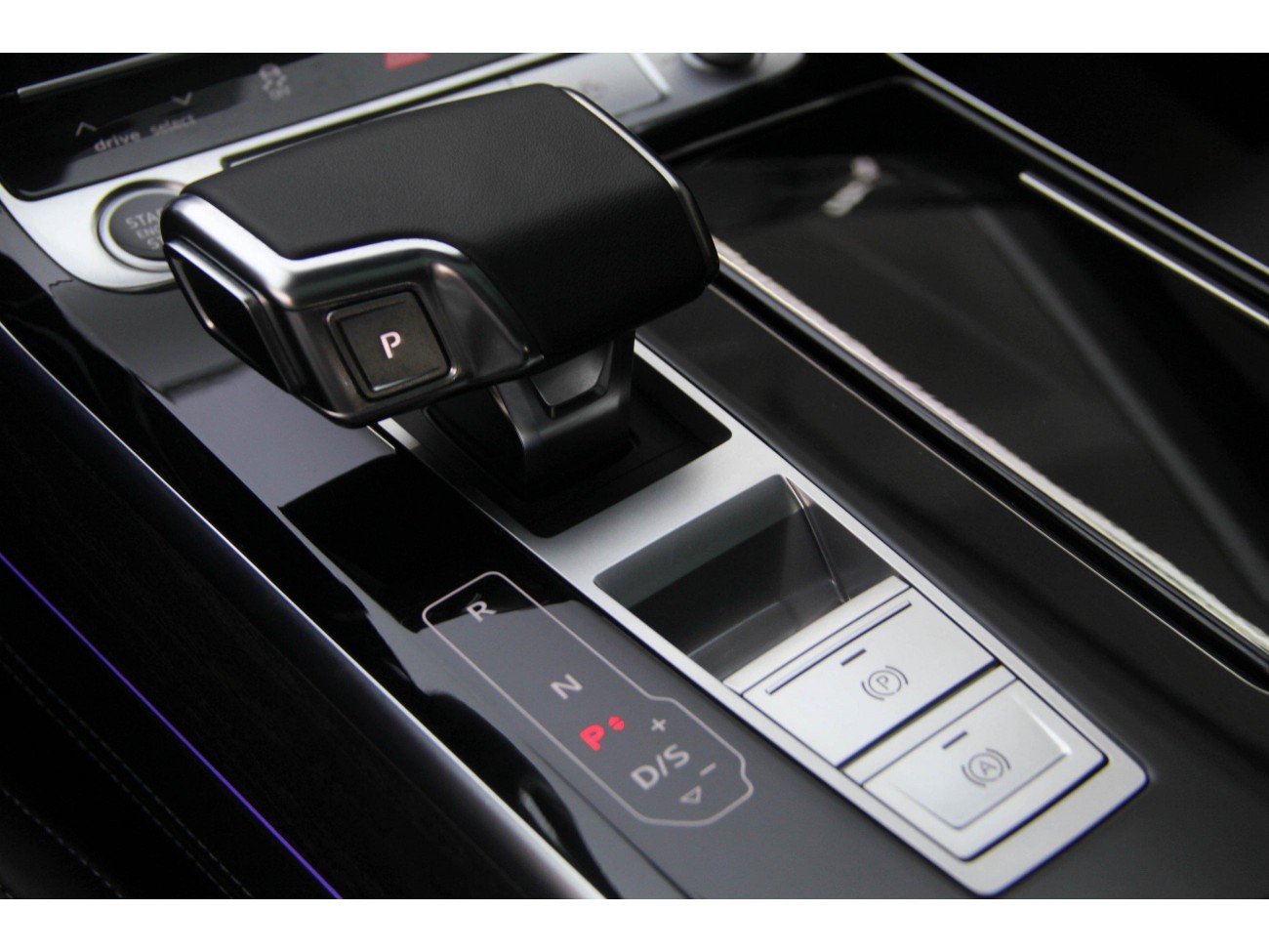 Audi A8L 50 TFSI 2023