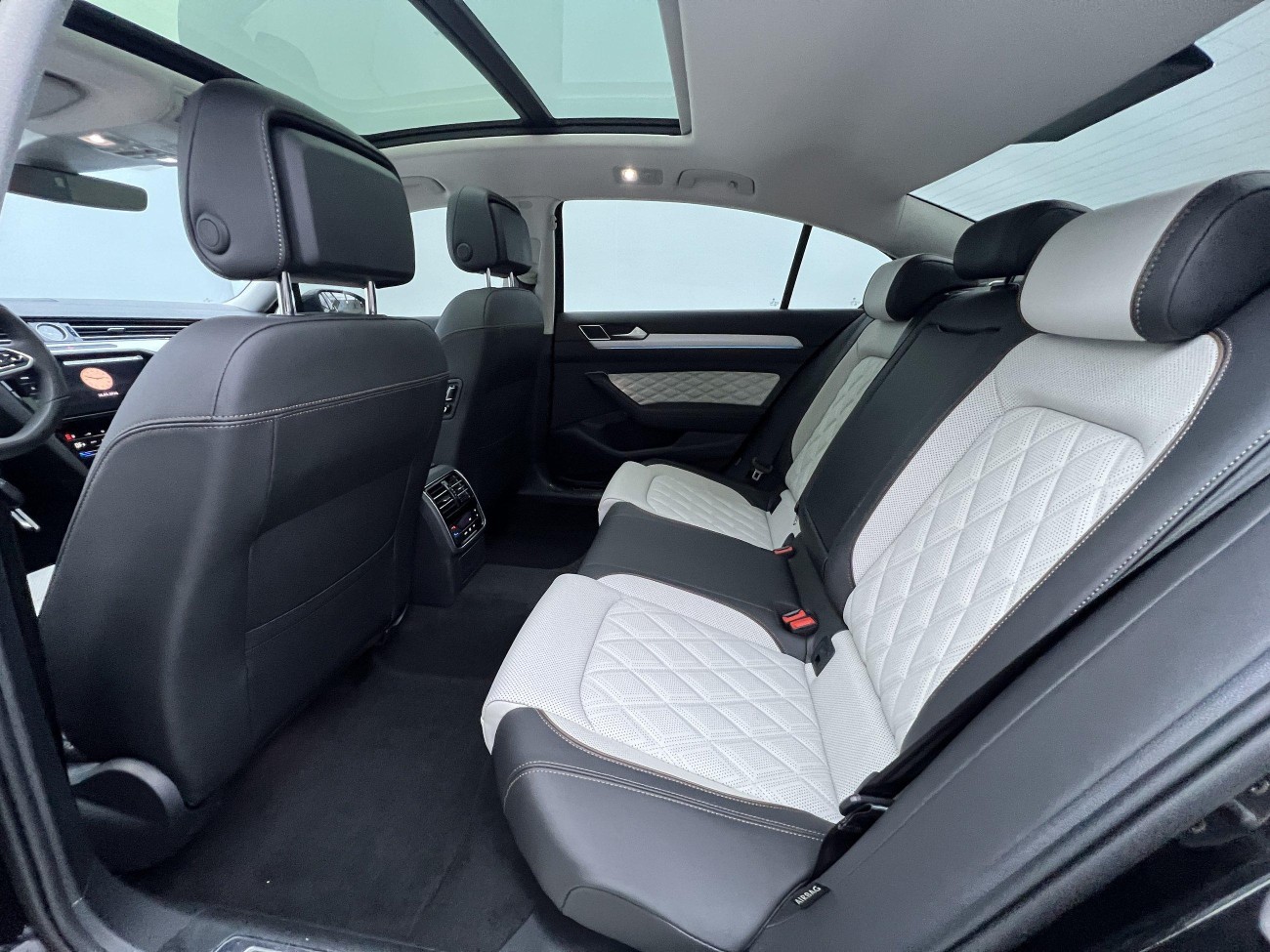 Volkswagen Magotan 2025