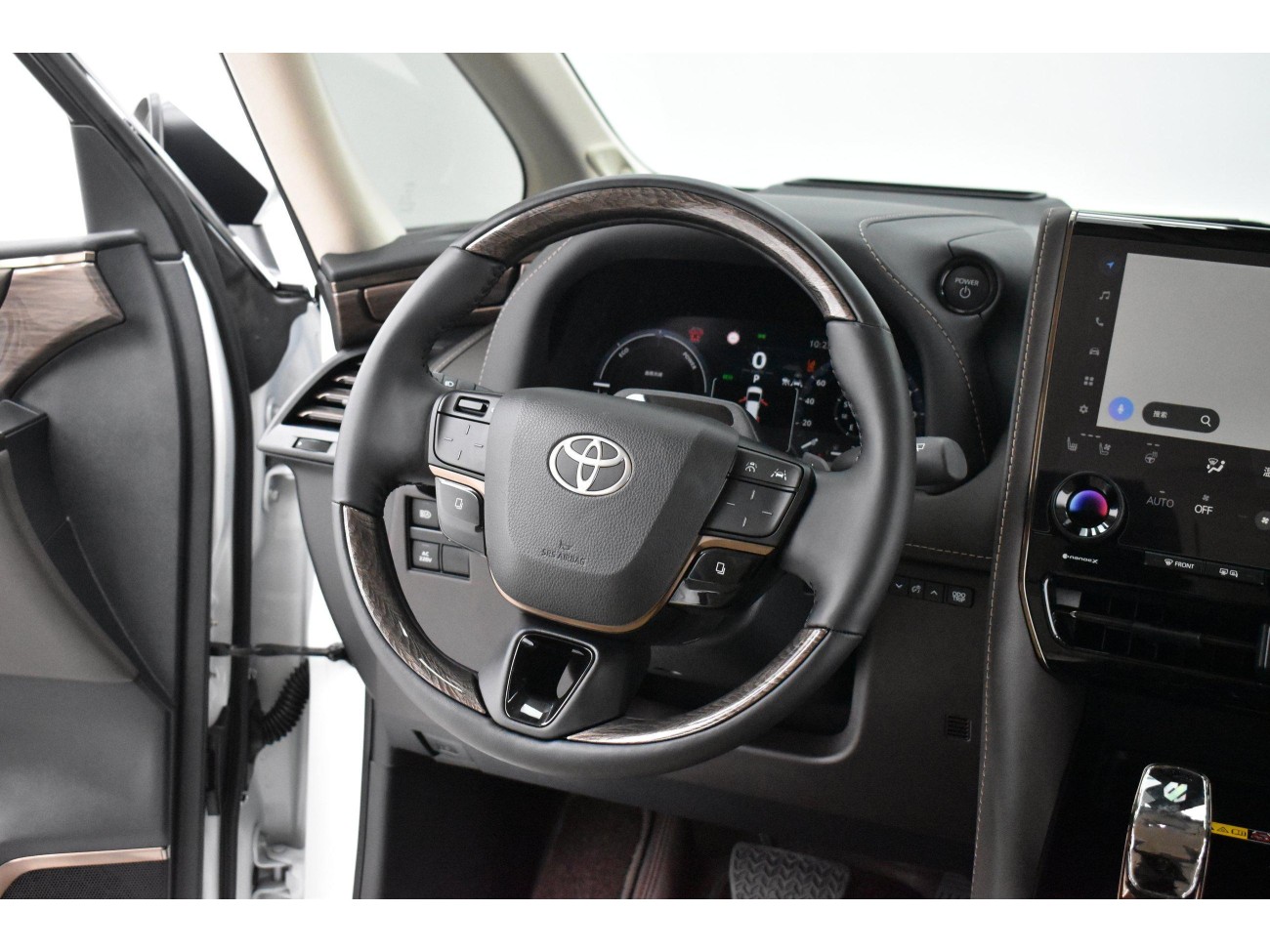 Toyota Alphard 2026