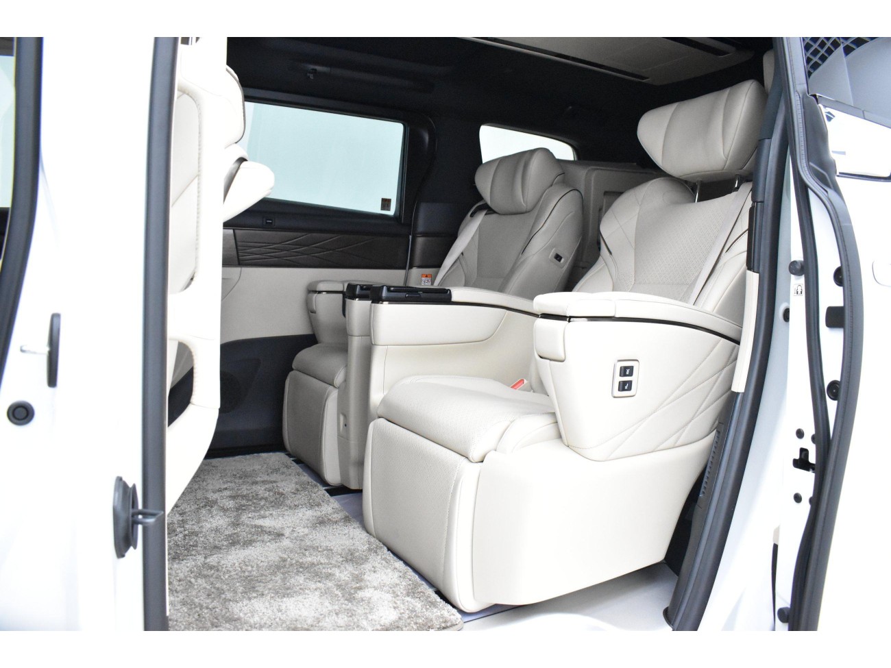 Toyota Alphard 2026