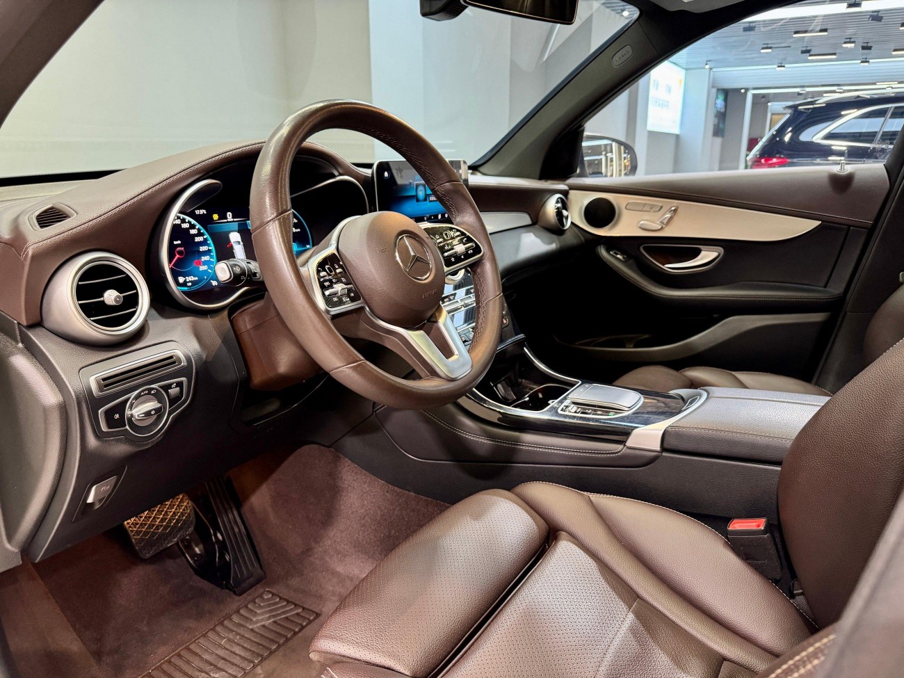 Mercedes-Benz GLC 260 L 2021