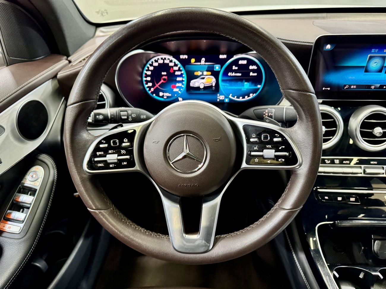 Mercedes-Benz GLC 260 L 2021
