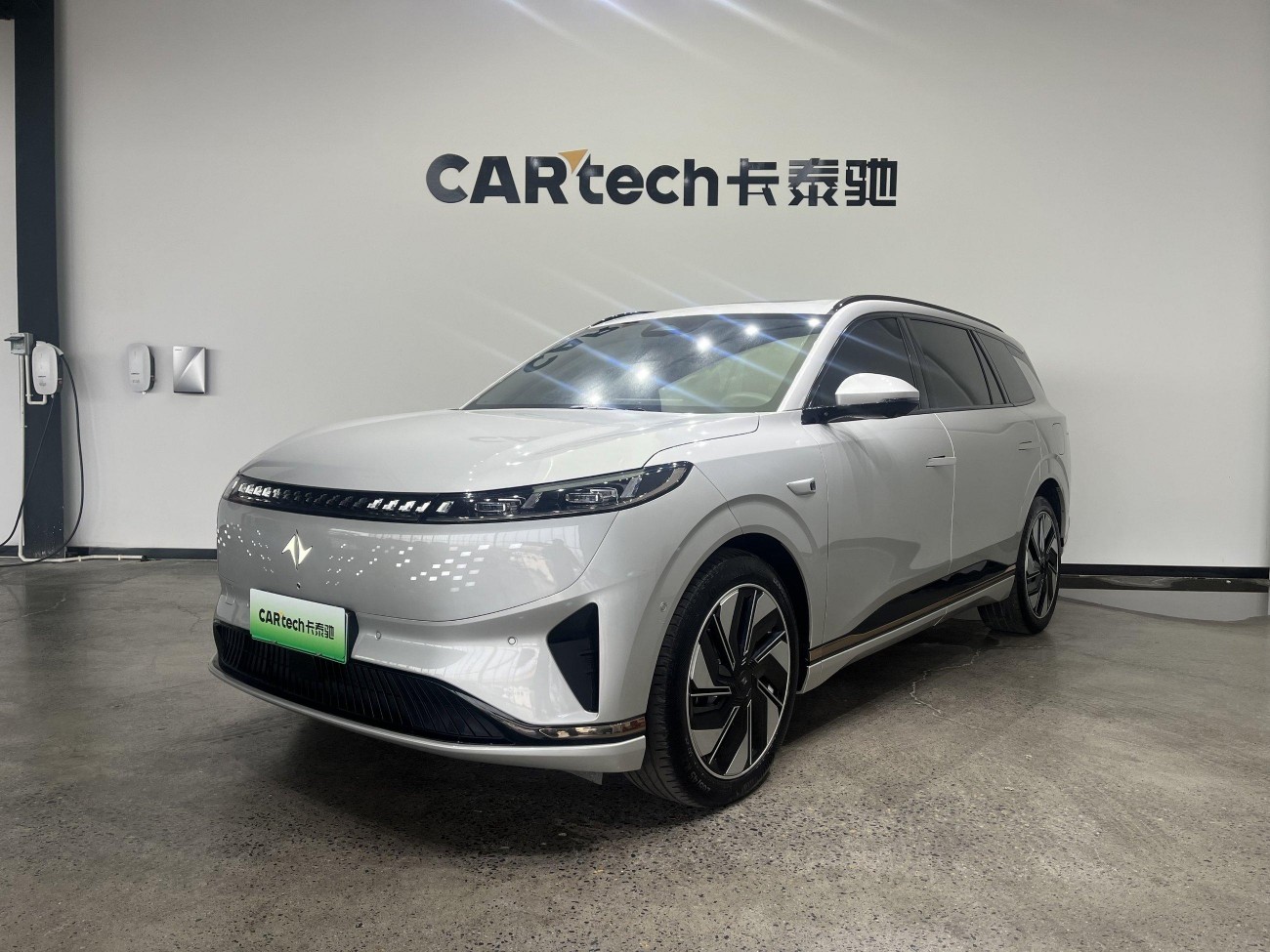 Dongfeng eπ008 2024