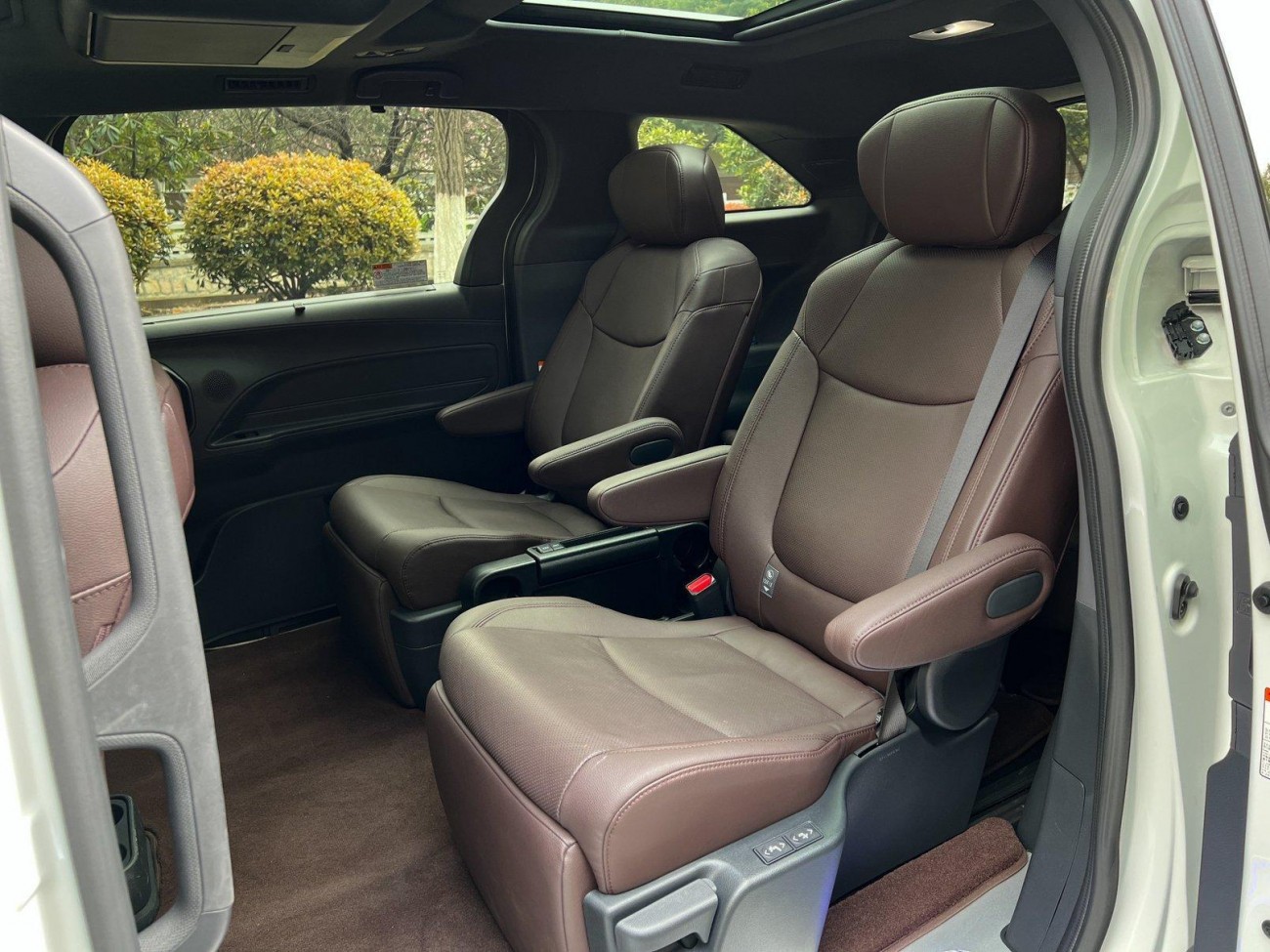 Toyota Granvia 2023