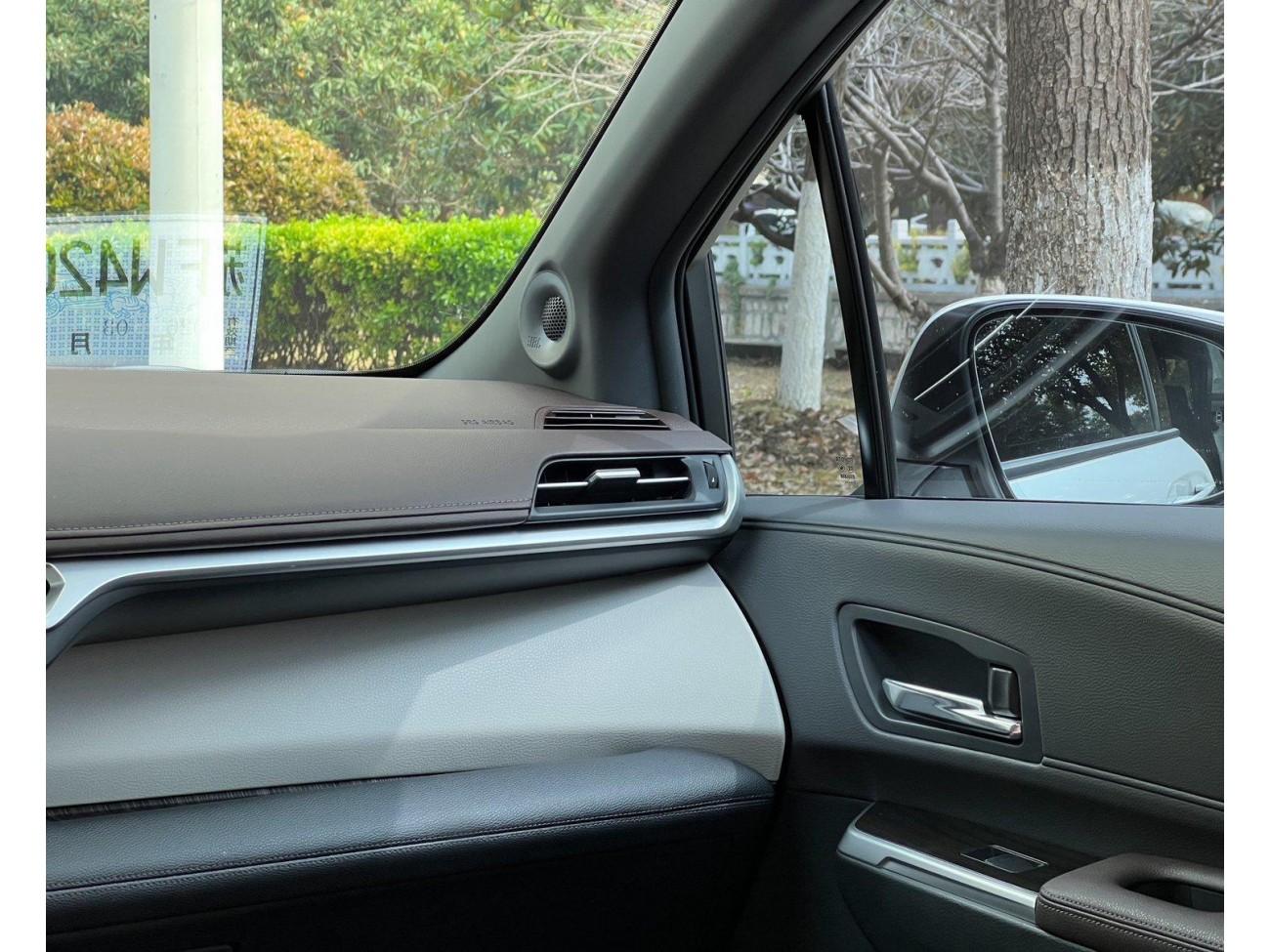 Toyota Granvia 2023