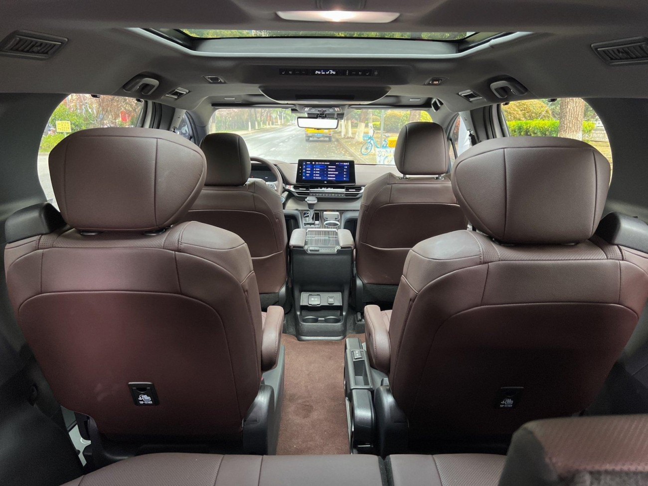 Toyota Granvia 2023