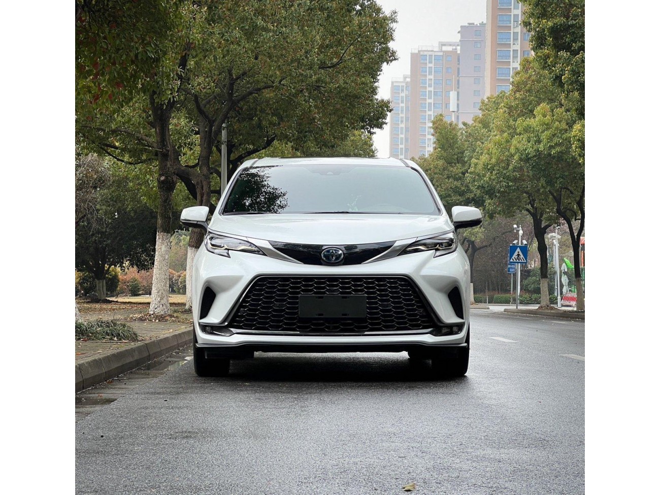Toyota Granvia 2023