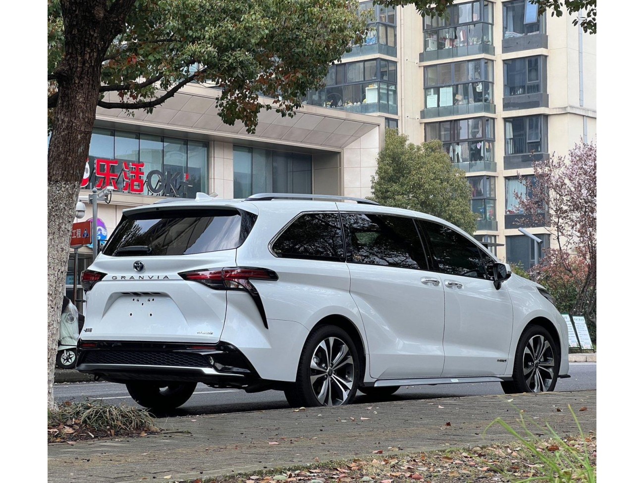 Toyota Granvia 2023
