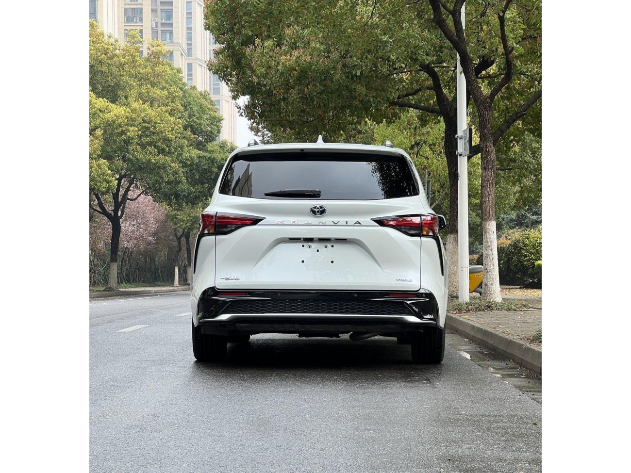 Toyota Granvia 2023