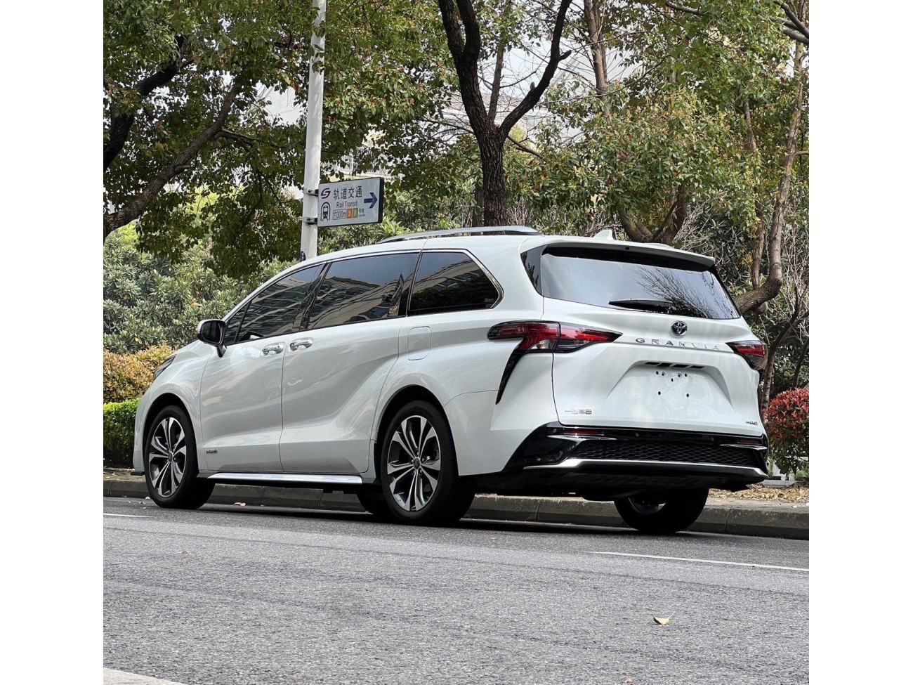 Toyota Granvia 2023