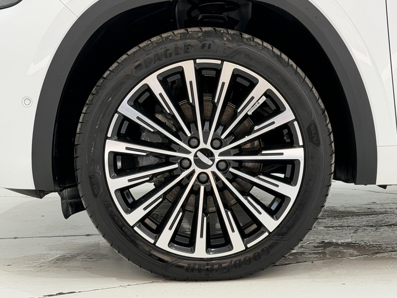 Geely Xingyue L 2025