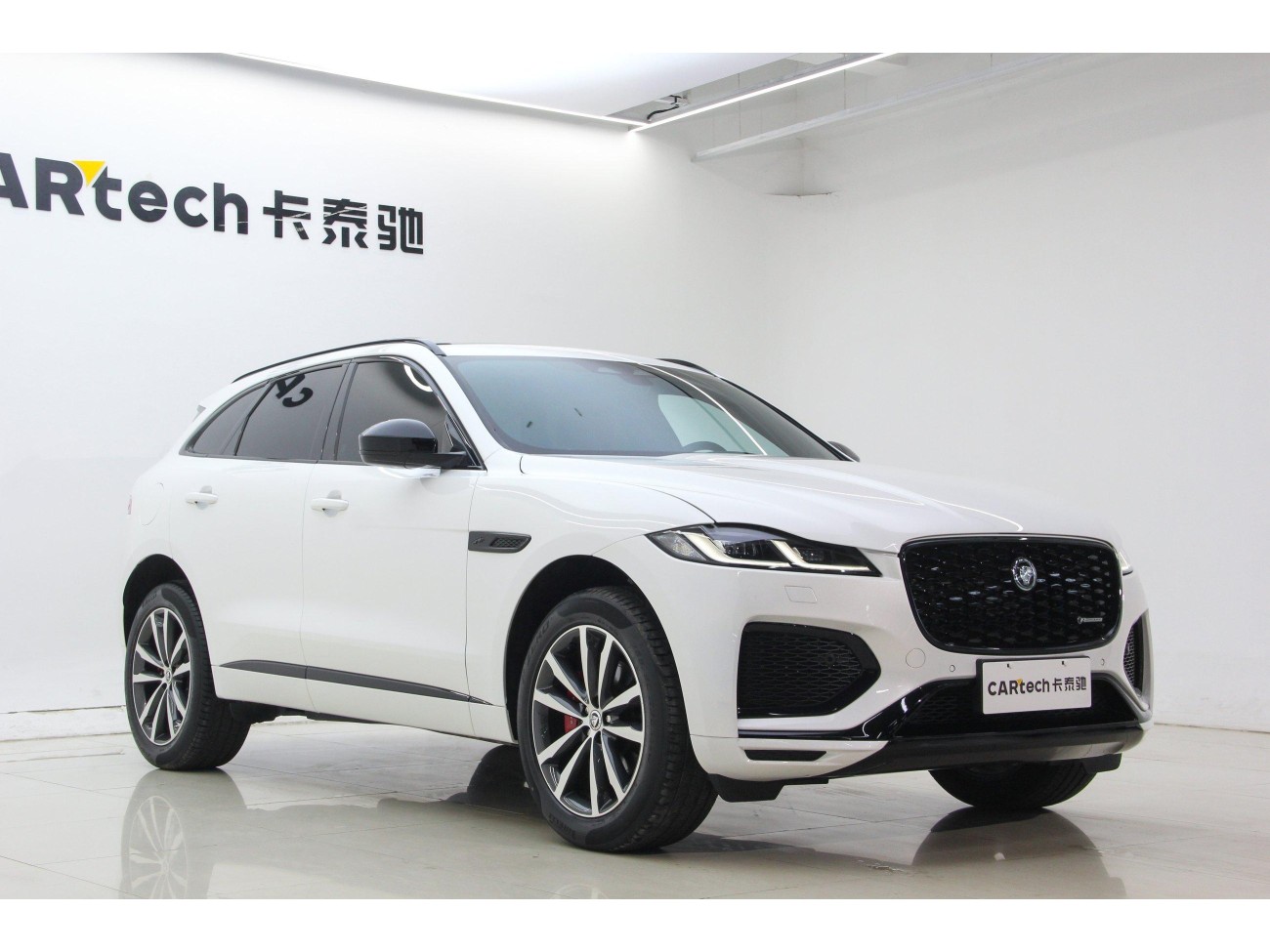 Jaguar F-PACE 2023