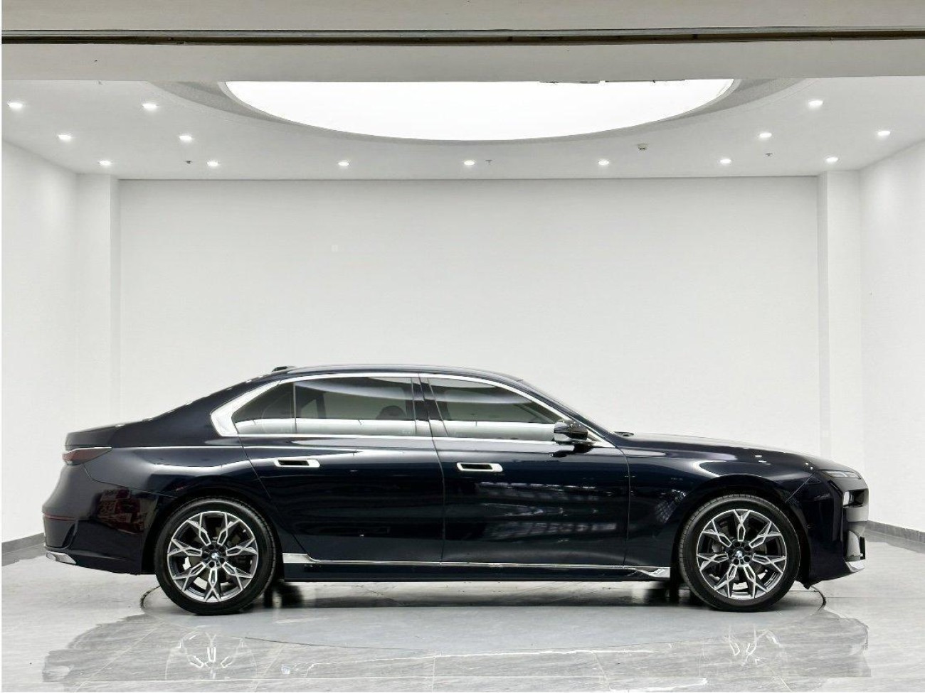 BMW 735Li 2024