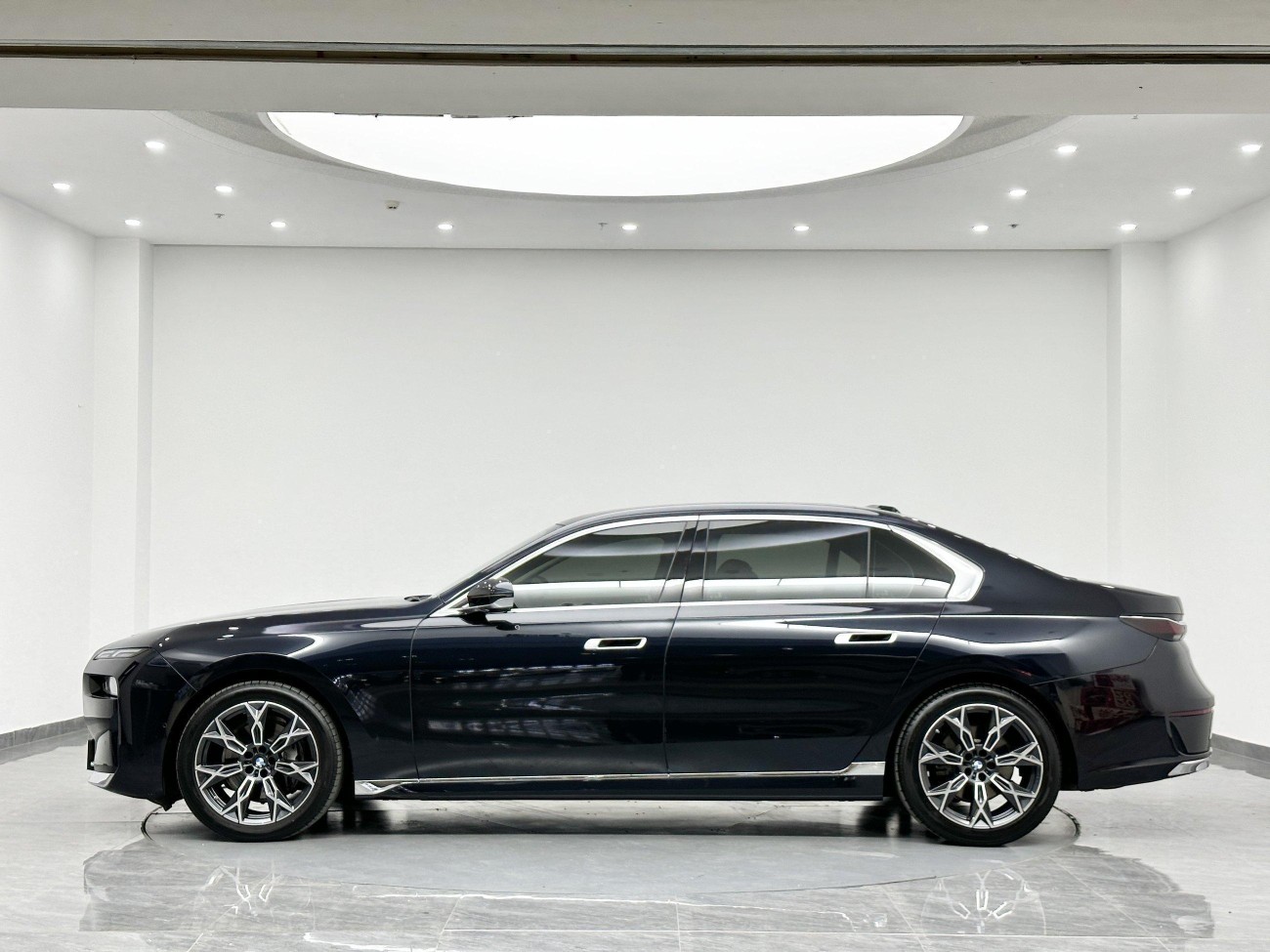BMW 735Li 2024