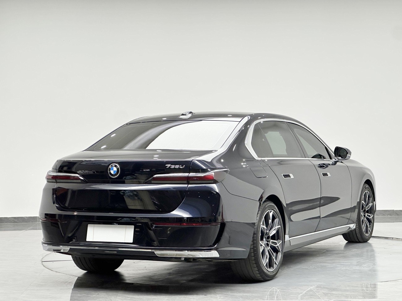 BMW 735Li 2024