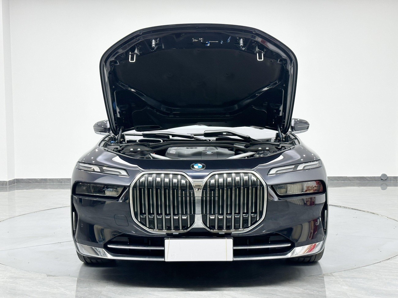 BMW 735Li 2024