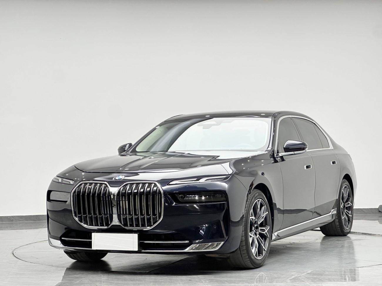 BMW 735Li 2024