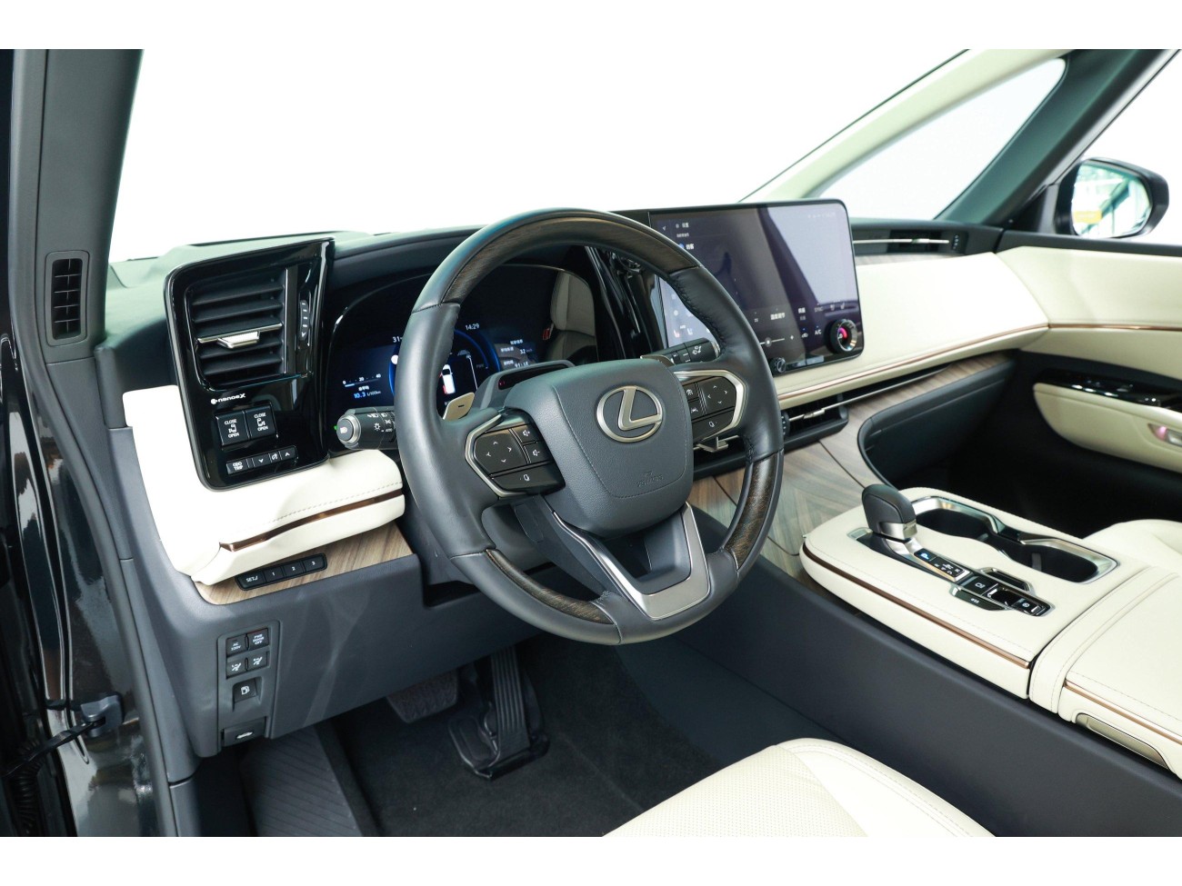 Lexus LM 500h 2026