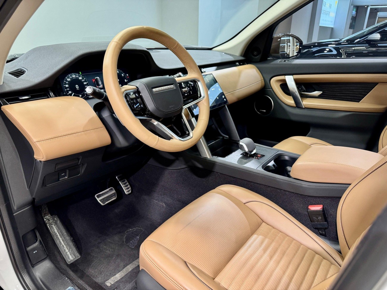Land Rover Discovery Sport 2024