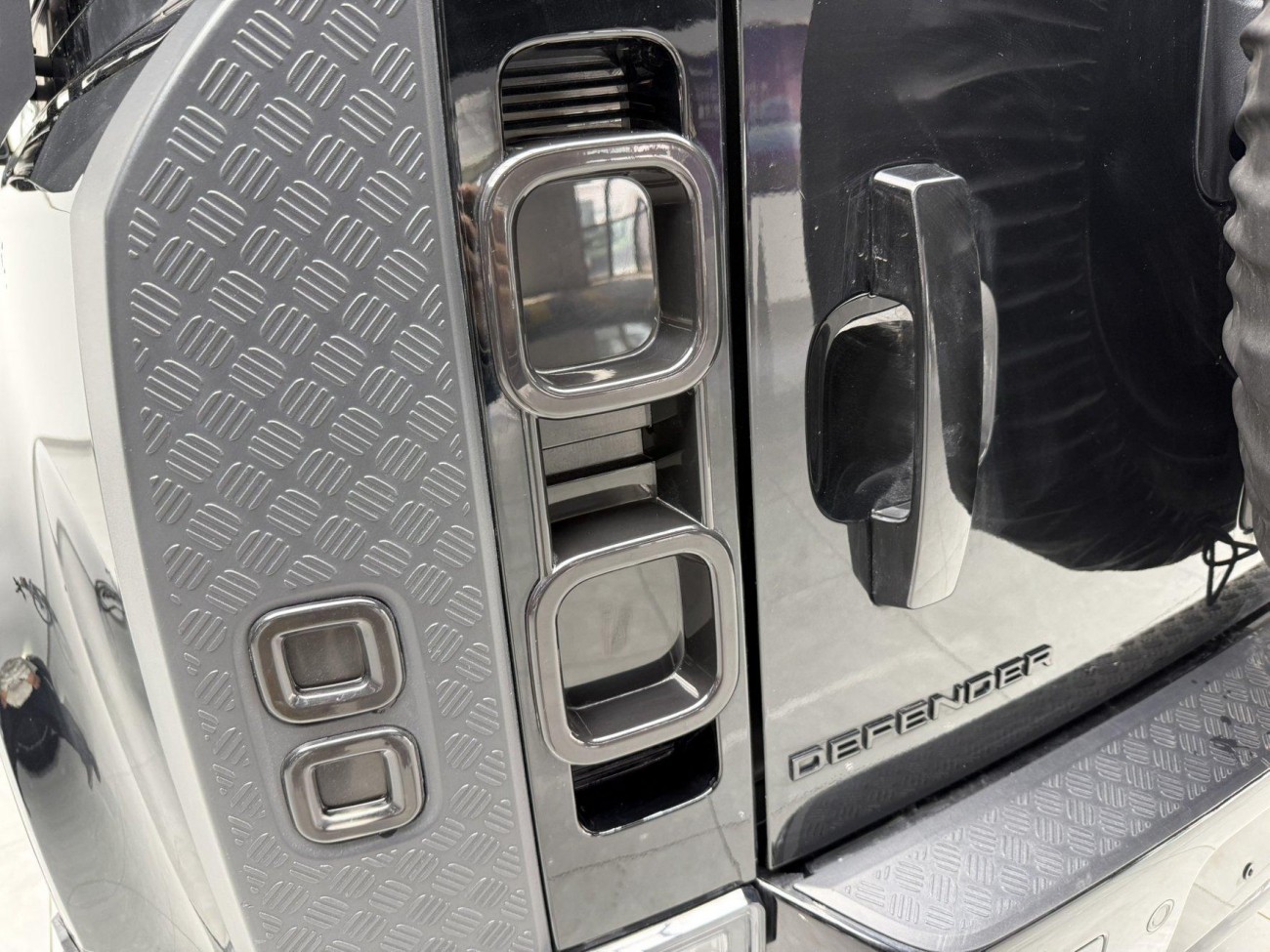 Land Rover Defender 2022